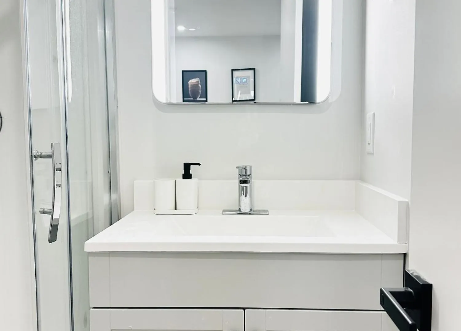 Guest house Modern New Private Bathroom Suite, 8Mins To Ubc& 15Mins To Downtown Vancouver